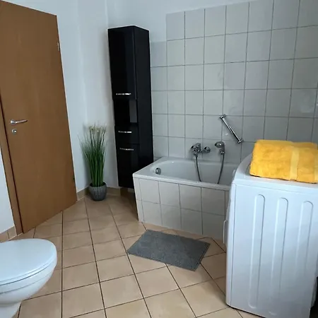 Mit Balkon & Parkplatz Apartment *