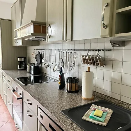 Apartment Mit Balkon & Parkplatz *