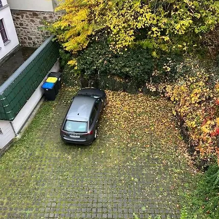 Mit Balkon & Parkplatz Apartment *