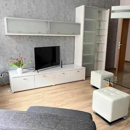 Apartment Mit Balkon & Parkplatz *