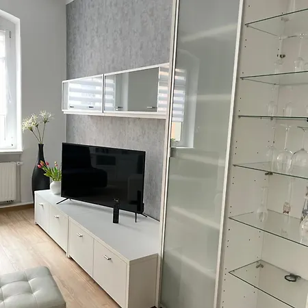 Apartment Mit Balkon & Parkplatz *