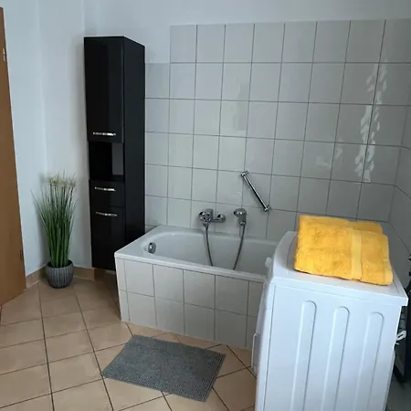 Mit Balkon & Parkplatz Apartment *